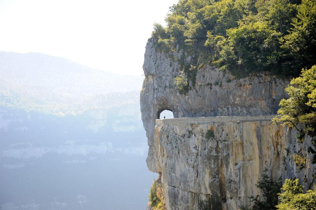 Le Mas de Servant Roulottes et chambres d'hôtes Auberives-en-Royans Exterior foto