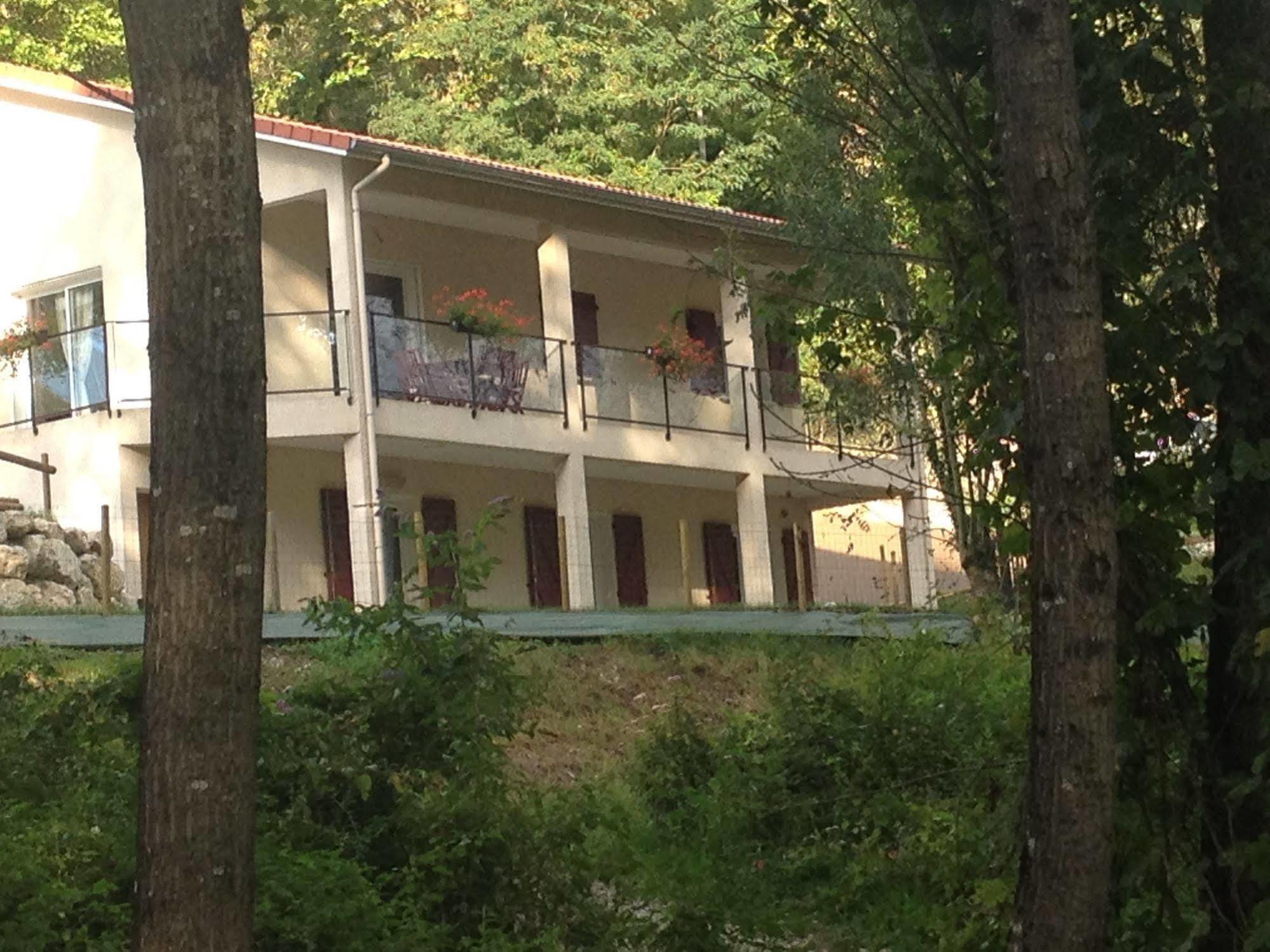 Le Mas de Servant Roulottes et chambres d'hôtes Auberives-en-Royans Exterior foto